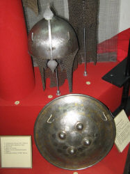 восточный шлем кулах-кхуд и щит калкан