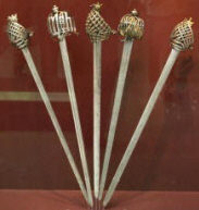 http://swordmaster.org/uploads/2011/euro-swords/basket-hilt-swords_small.jpg