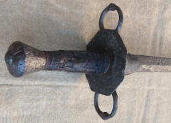 http://swordmaster.org/uploads/2011/euro-swords/estokhilt_small.jpg