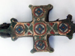 Энколпион укрешенный перегородчатой эмалью 11-13 век