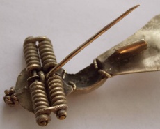 Двупластинчтая серебряная фибула с двойной пружиной