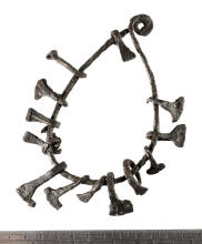 Железная шейная гривна с Молотами Тора и Амулетами топорами. Найдена на о. Бирка (Швеция) в 1871 году
