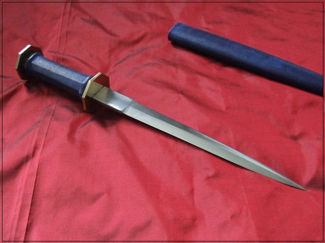 http://swordmaster.org/uploads/armourshop/rondel_dagger/late-15th-rondel-dagger_1.jpg