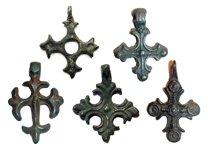 Древнерусские нательные кресты с криновидным окончанием лопастей, XI-XIII вв