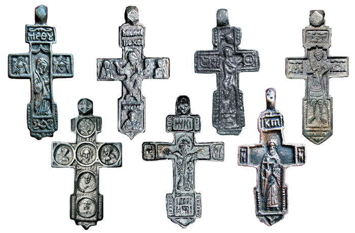 Редкие русские нательные килевидные кресты XV - XVI веков с образом Богородицы, Иисуса Христа и избранных святых