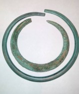 Два бронзовых браслета - ранний железный век (Гальштатска культура)
