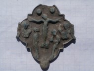 Створка энколпиона квадрифолийной формы 12 века с Распятием Христовым, Предстоящими и Архангелами