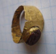 Перстень золотой тонкостенный с геммой Черняховская культура