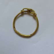 Золотое височное кольцо Черняховской к-ры