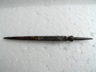 Шилообразный четырехгранный бронебойный наконечник стрелы, с «юпочкой» черенка