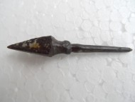 Четырехгранный бронебойный наконечник стрелы, с «юпочкой» черенка