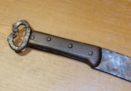 Древний железный коленчатый нож