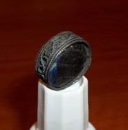 Серебряный перстень с филиграным узором и камнем