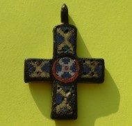 Нательный крест КР с перегородчато-выемчатыми эмалями XI-XIII в.