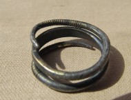 Серебряное височное кольцо с золотой всечкой