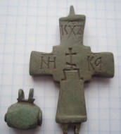 Створка энколпиона Шестиконечный крест на престоле 14-15в.