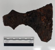 Топор, найденная в могиле кузнеца.  Фото предоставлено музеем Бергена