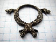 Серебряная кольцеобразное украшение пояса с драконами
