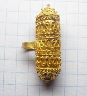 Золотая подвеска поздней Черняховской культуры (4-5 век)