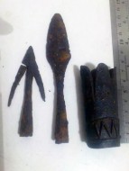 Бутероль ножен сабли, и два наконечника стрелы 9-10 век