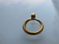 Золотая кольцеобразная привеска, Черняховская культура