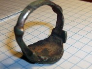 Древнерусский перстень с перегородчатыми эмалями на щитке