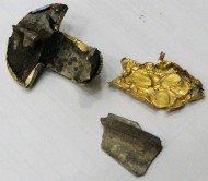 Готская золотая фибула, украшенная красными камнями