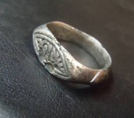 Золотоордынский серебряный перстень с арабесками на щитке