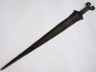Скифский меч с антенным навершием в зверином стиле и бабочковидным перекрестьем и треугольным клинком