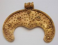 Большая золотая лунница периода Черняховской культуры