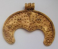 Большая золотая лунница периода Черняховской культуры