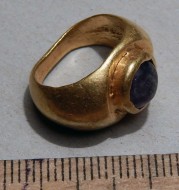 Римский золотой перстень с красным камнем. 3-4 век н. э. Вес: 10.83 грамма
