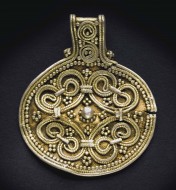 Скандинавский серебряный позолоченный кулон  украшенный зернью 10 век. 3.8 см