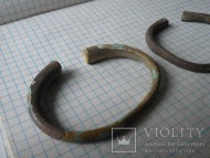 Праславянские браслеты из круглого в сечении стержня, плавно расширяющийся к концам