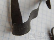 Славянские медные орнаментированные браслеты из тонкой пластины с закрученными концами