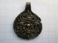 Серебряная позолоченная древнерусская монетовидная привеска со скандинавским мотивом