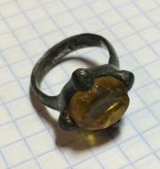 Салтово-маяцкий перстень с янтарем