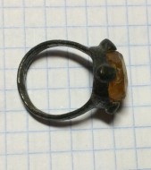 Салтово-маяцкий перстень с янтарем