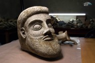 Терракотовая голова мужчины найденная в Керченской бухте у мыса Ак-Бурун