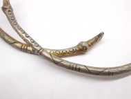 Шейная шейная гривна или браслет, украшенная циркульным орнаментом