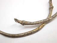 Шейная шейная гривна или браслет, украшенная циркульным орнаментом