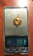 Золотая серьга с изображением Януса Двуликого