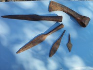 Древнее оружие крутіх пацанов: наконечники копий, длинный топор, наконечники сулицы и стрелы