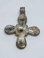 Древнерусский крестик из серебра с перегородчатыми эмалями и вставками золота