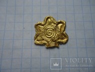 Золотая пластинка-накладка в форме цветочка или солнца