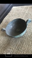 ﻿Древняя бронзовая чашечка с остатками серебрения