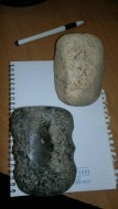 Клиновая (топорная) часть каменного топора-молотка донецкой катакомбной культуры и привязной молот культуры многоваликовой керамики