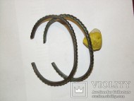 Нетешинский клад: бронзовые четыре шипастые гривны и два браслета