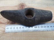 Каменный ладьевидный топор-молот с цилиндрическим обухом. Катакомбная культура. Эпоха средней бронзы.
