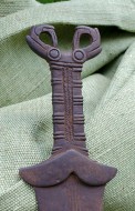 Акинак-меч с зооморфным изображением на рукояти